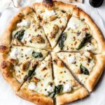 Irresistible Garlic Chicken White Pizza for Easy Weeknight Dinners