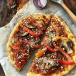 Ultimate Vegan Pizza: Delicious Garlic-Herb with Veggies