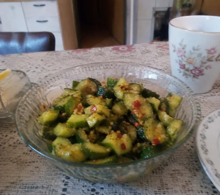 Spicy Smashed Cucumber Salad – Easy 10-Minute Recipe