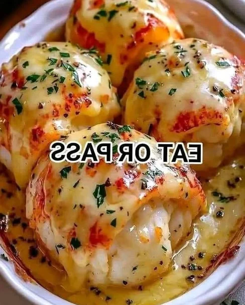 Broiled Lobster Tails in Creamy Garlic Butter Sauce