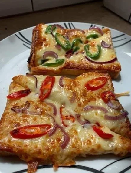 Air Fryer Garlic Toast Pizza
