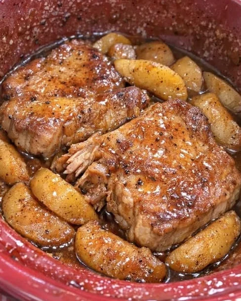 Slow Cooker 4-Ingredient Apple Cinnamon Pork Chops
