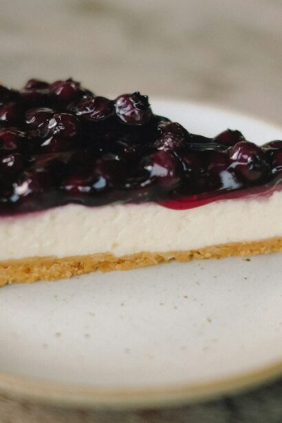 No-Bake Creamy Strawberry Swirl Cheesecake Bars